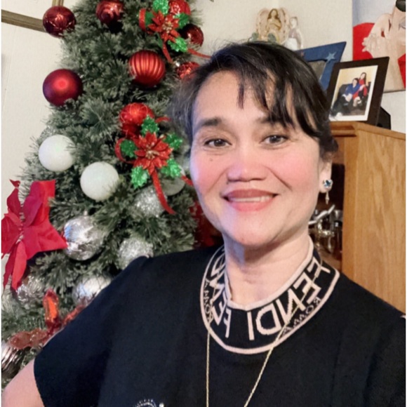 Profile Picture of Rosedale Harless (@rosedale08_0210) on Poshmark