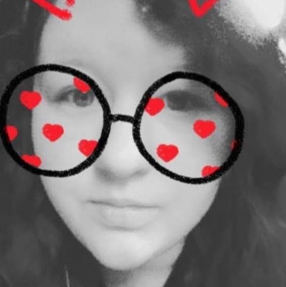 Profile Picture of Alyssa Esker (@alyssaesker) on Poshmark