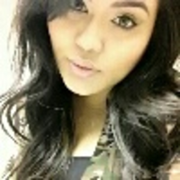 Profile Picture of Ivanna Longoria (@nannislove) on Poshmark