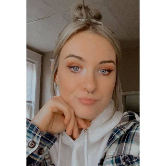 Profile Picture of Kaitlynn Fachetti (@kaitlynnm_f) on Poshmark