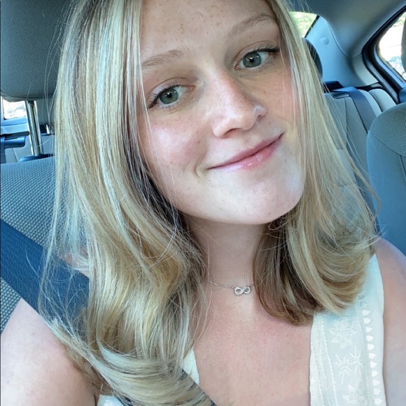 Profile Picture of Kathleen Geary (@kathleeng18) on Poshmark
