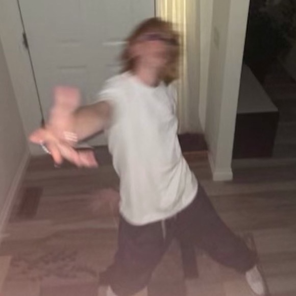 Profile Picture of Alex Jeffers (@ohfrmb) on Poshmark