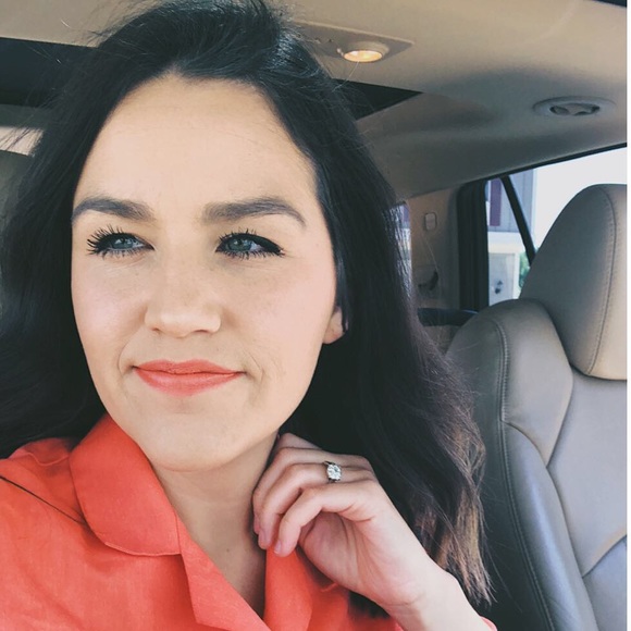 Profile Picture of Leah Wilcock (@leahmwilcock) on Poshmark