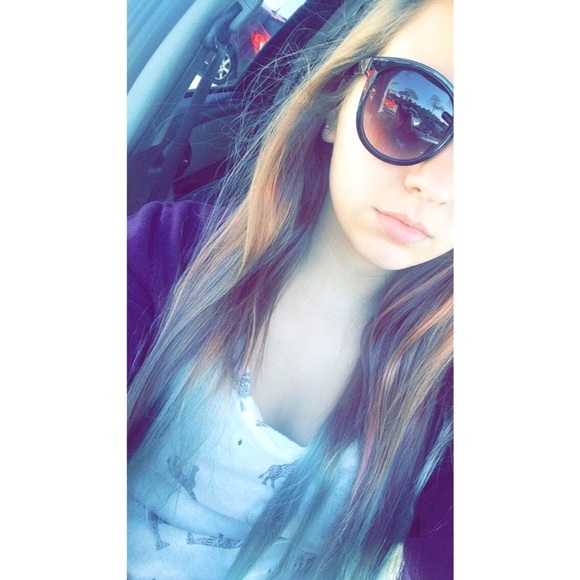Profile Picture of Jessica Rutowski (@jesssicaa) on Poshmark