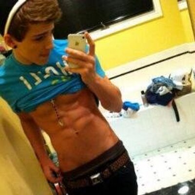Profile Picture of Rodriguez ♥ (@ManuAlejo_) on Twitter