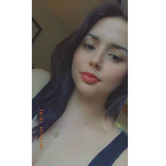 Profile Picture of Debbie Shawger (@debeee3) on Poshmark