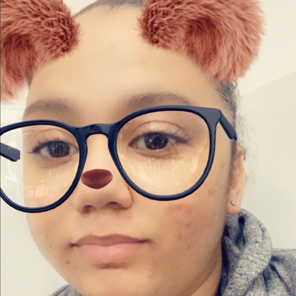 Profile Picture of Gisel Diaz (@scarttea18) on Poshmark