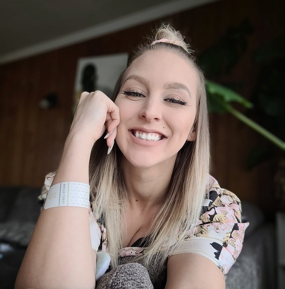 Profile Picture of Joelle Eriksen (@joelleeriksen) on Poshmark