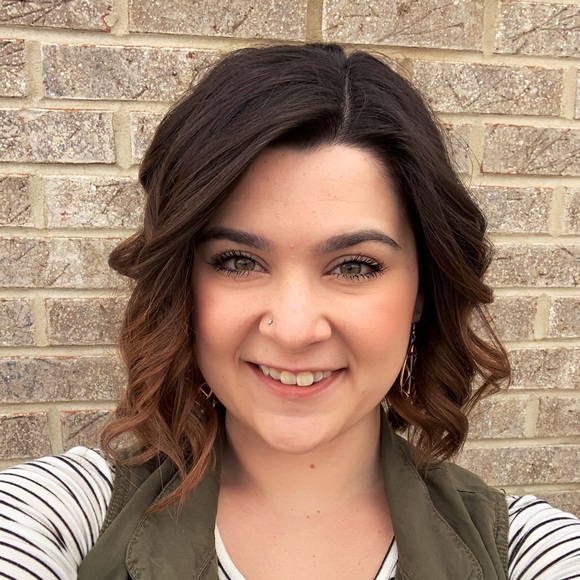 Profile Picture of Claire Stuever (@clairemstuev) on Poshmark