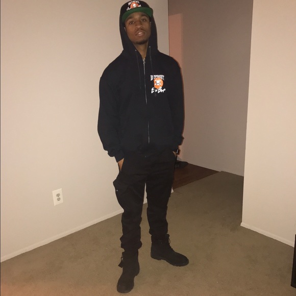 Profile Picture of Devale Matthews (@devale36) on Poshmark