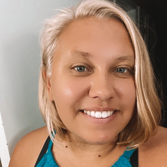 Profile Picture of Mindy Robertson (@mindles26) on Poshmark