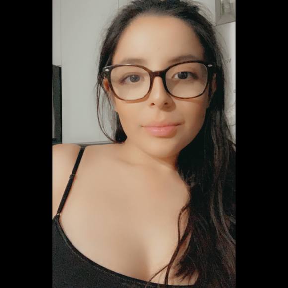 Profile Picture of Selena Lafuente (@selenalafuente) on Poshmark