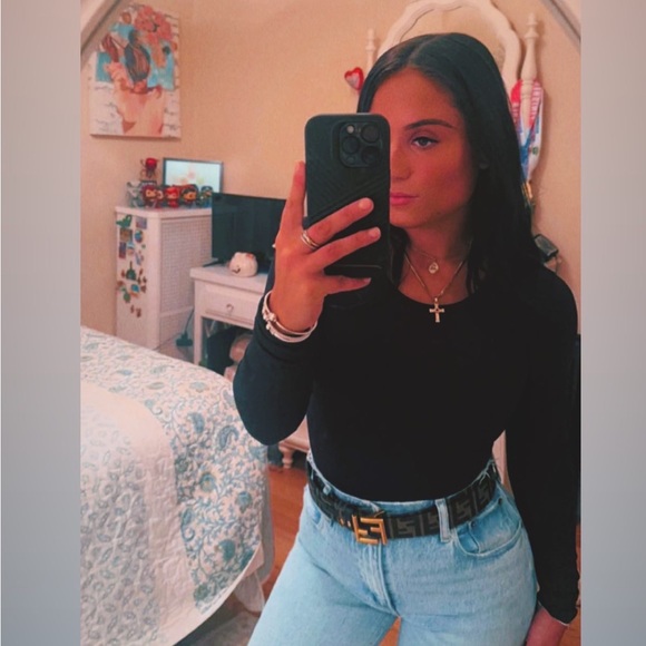Profile Picture of Nicole Colovos (@n_colovos) on Poshmark