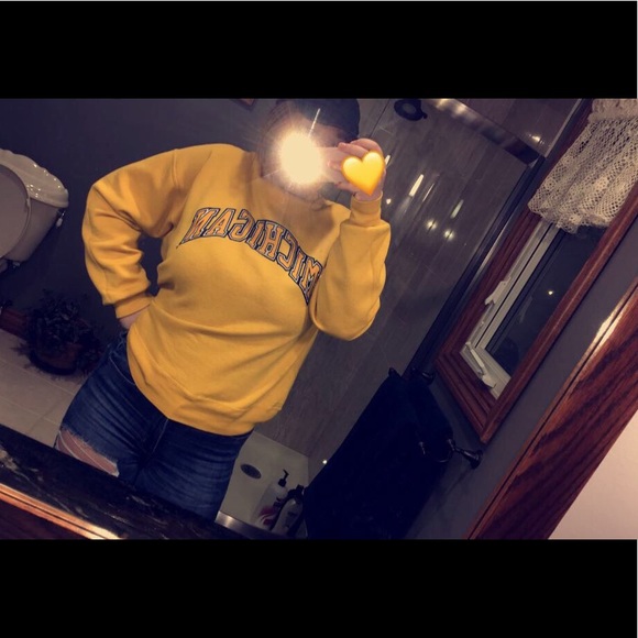 Rian Banfill - Poshmark Profile Picture of Rian Banfill (@rianbanfill) on Poshmark