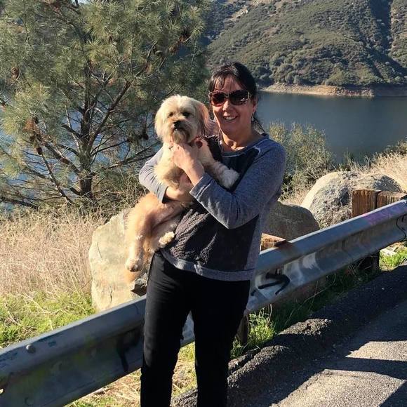 Profile Picture of Wendy Makelim (@wendymakelim) on Poshmark