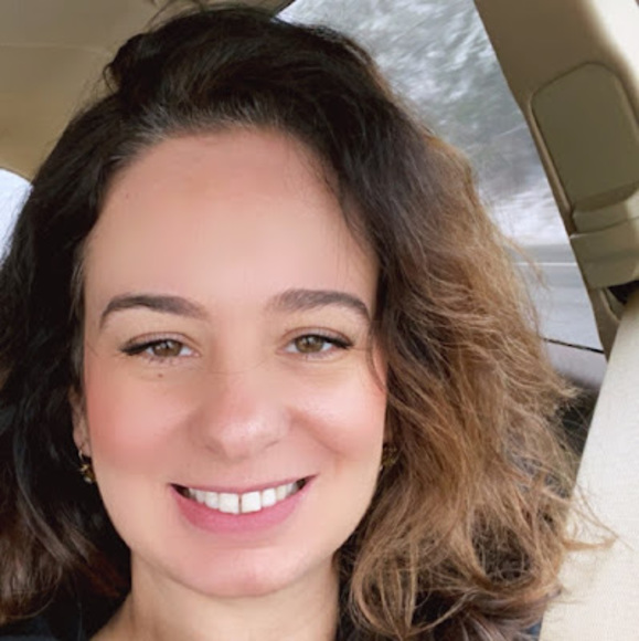 Profile Picture of Roberta Ladeira (@robertaladeira) on Poshmark