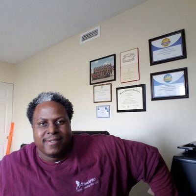 Profile Picture of Robert Hutchison Jr. (@Robhutch1) on Twitter