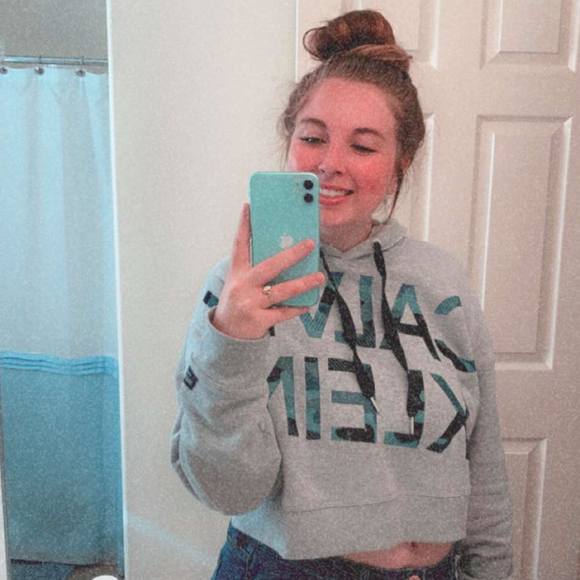 Profile Picture of Madilynn Krossman (@mrkrossman415) on Poshmark