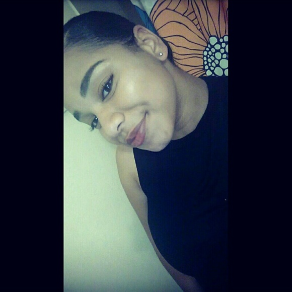 Profile Picture of Jasmine Grayer (@jasminegrayerr) on Poshmark