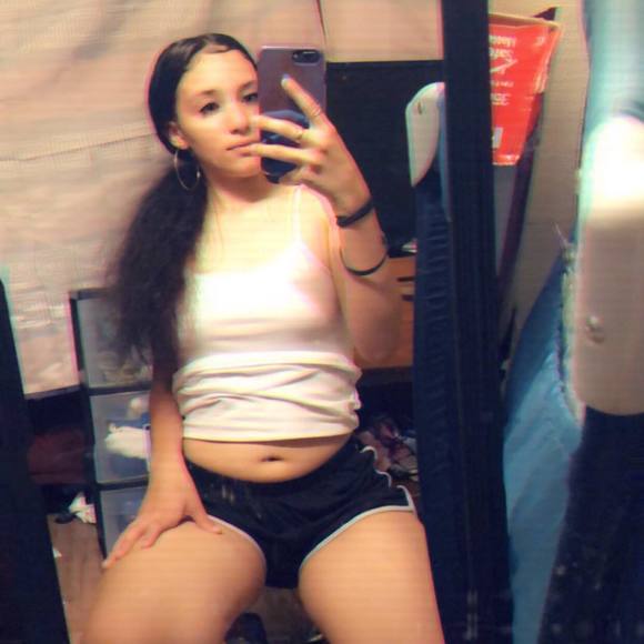 Profile Picture of Adrianna Jackson (@adriannajack915) on Poshmark