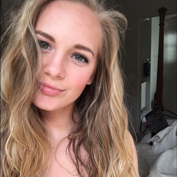 Profile Photo of Emma Kerkering (@emmakerk) on Poshmark