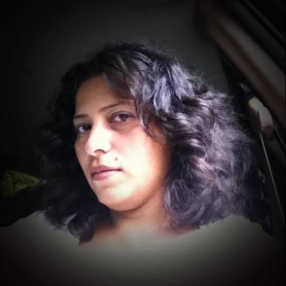 Profile Picture of Elizabeth Alarcon (@bethalarcon) on Poshmark