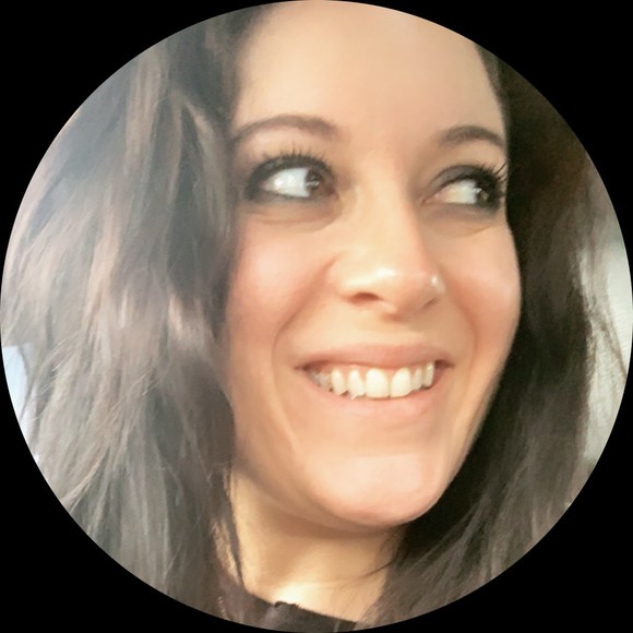 Profile Picture of Danielle Wilder (@flutterby007) on Poshmark