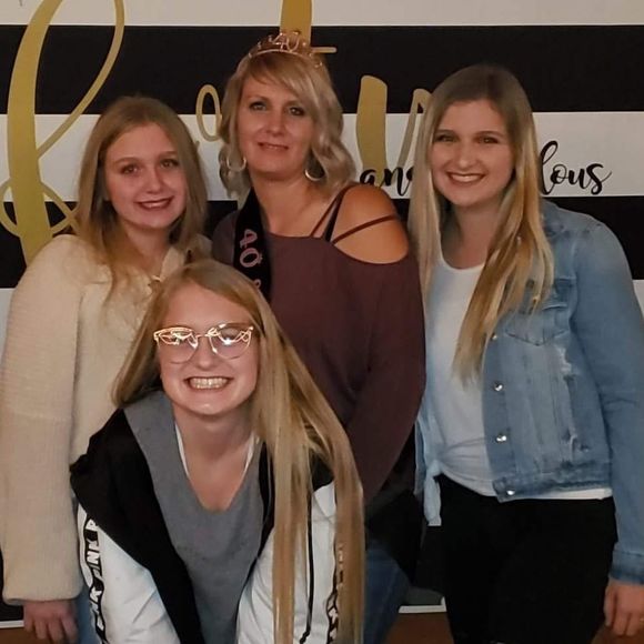 Amber Broxterman - Poshmark Profile Picture of Amber Broxterman (@amberbroxterman) on Poshmark