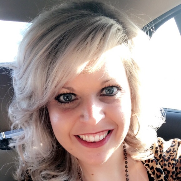 Profile Picture of Jennifer Sloan (@paismom13) on Poshmark