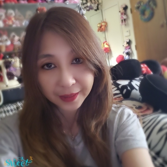 Profile Picture of Cyntia Chuang (@cyn6369ci) on Poshmark