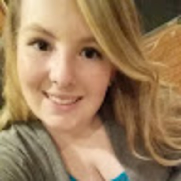 Profile Picture of Bethany Durow (@bethanydurow) on Poshmark