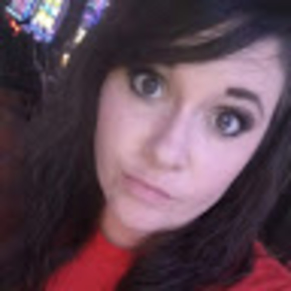 Profile Picture of Paige Blevins (@paigeblevins554) on Poshmark