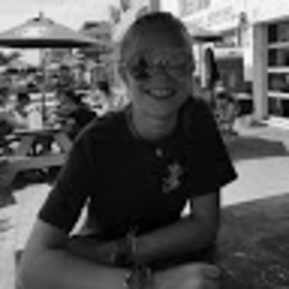 Profile Picture of Ali Ries (@aliries06) on Poshmark