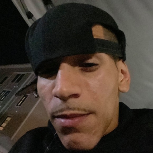Profile Picture of Jonathan Negron (@young2058) on Poshmark