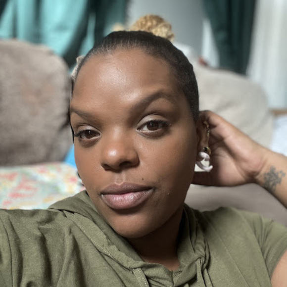 Profile Picture of Cherylle Baynes (@cpbaynes) on Poshmark