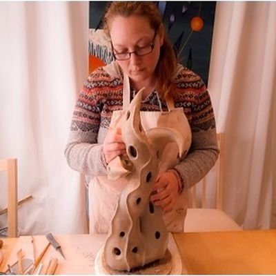 Profile Picture of Karen Arnold (@WTFPottery) on Twitter