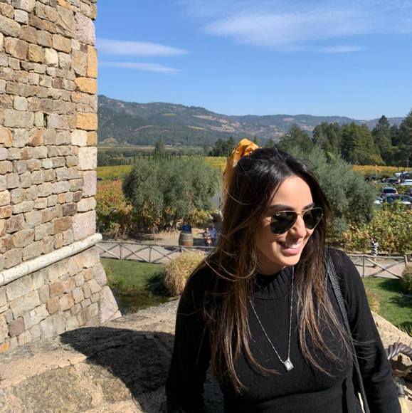 Profile Picture of Claudia Malschitzky (@claudiacrespo) on Poshmark