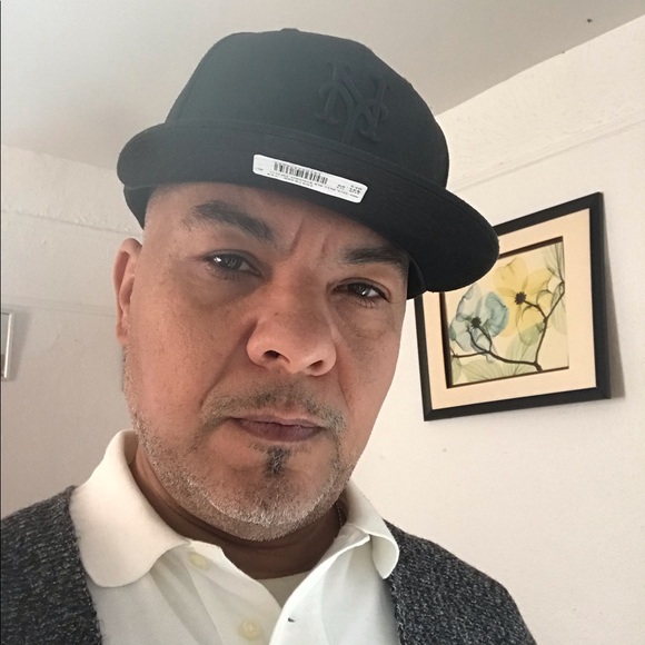 Profile Picture of Raphael Hernandez (@chinoraphael) on Poshmark