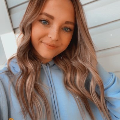 Profile Picture of Cassandra Smith (@casssmith98) on Twitter