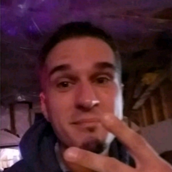 Profile Picture of Craig Earnest (@craigoh1981) on Poshmark