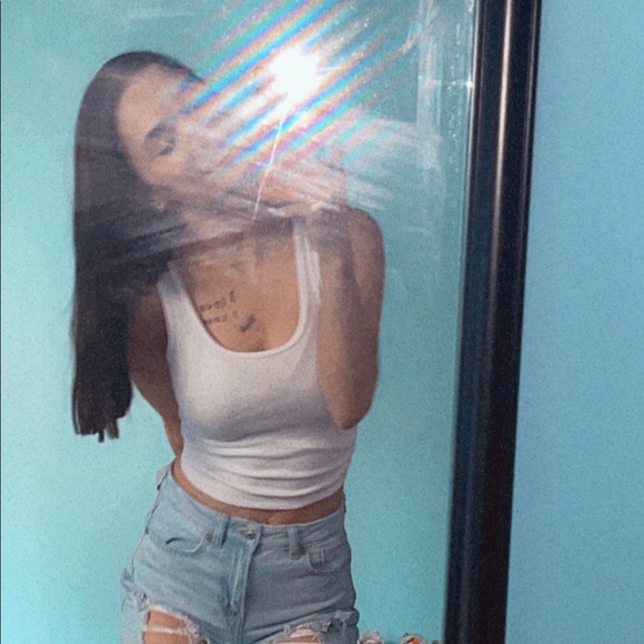 Profile Picture of Arienna Behmer (@brinkleyarienna) on Poshmark