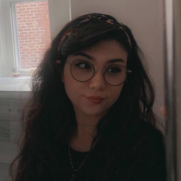 Profile Picture of Ivy Vargas (@ivellia) on Poshmark