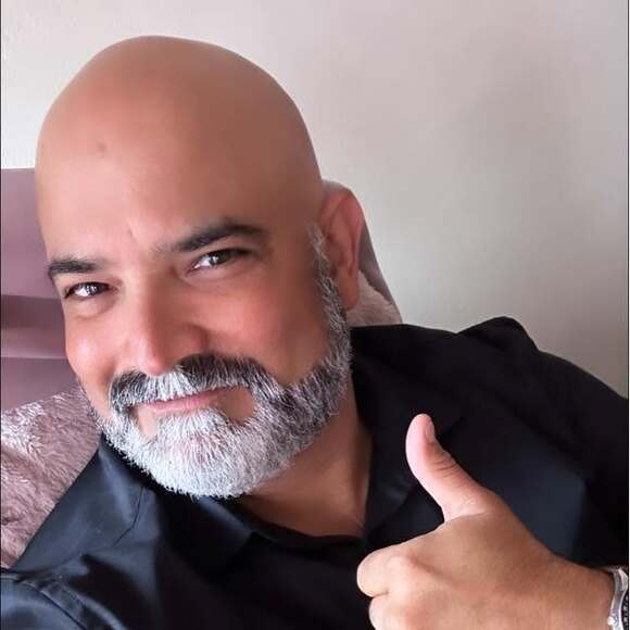 Profile Picture of John Claudio (@elsocio1977) on Poshmark