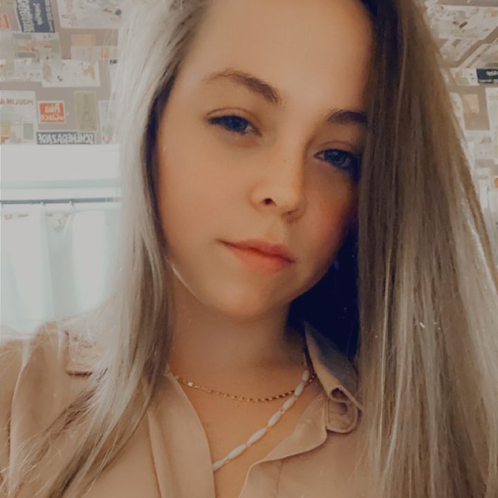 Profile Picture of Julia Jean (@juliajean) on Tiktok