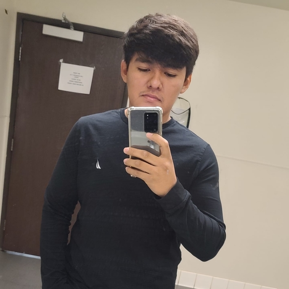 Profile Picture of Alexander Flores (@alex4130) on Poshmark