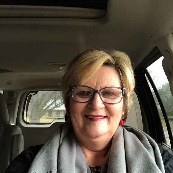 Profile Picture of Sherry Swift (@sherry_swift) on Poshmark