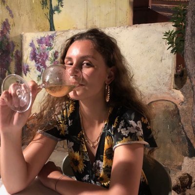 Profile Picture of Julia Blum (@jsinmyfeeds) on Twitter
