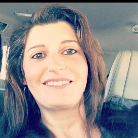 Profile Picture of Delaney Kozell (@delaneykozell) on Poshmark