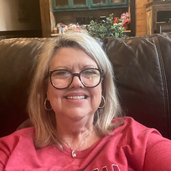 Profile Picture of Stephanie Neugebauer (@mustdrumgirl) on Poshmark