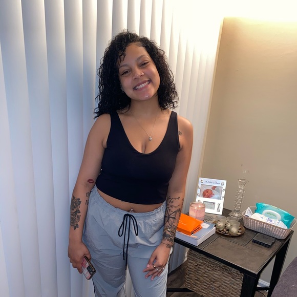 Profile Picture of Jaelyn Burdette (@jburdetted33) on Poshmark